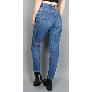 Vintage Levi’s 550 Relaxed Fit Tapered Leg Medium Wash Mom Jeans Size 9 L